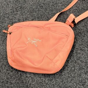 Can be used as a fanny pack or Crossbody bag never used